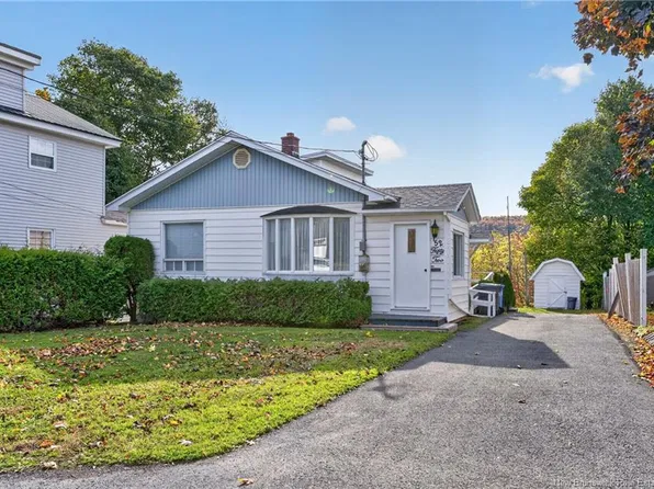 52 Arran St, Campbellton, NB E3N 1K8