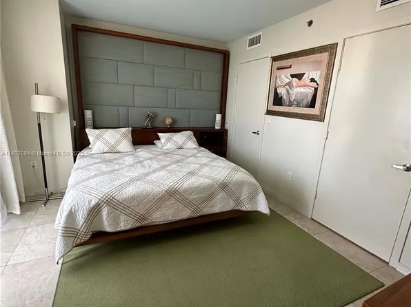 50 Biscayne Blvd APT 812, Miami, FL 33132