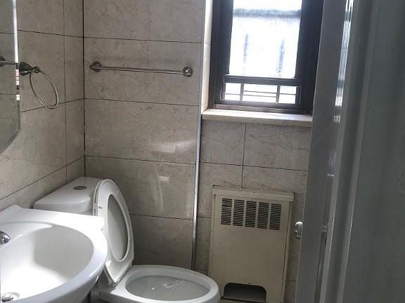 3rd image of 504 W 164th St APT B1