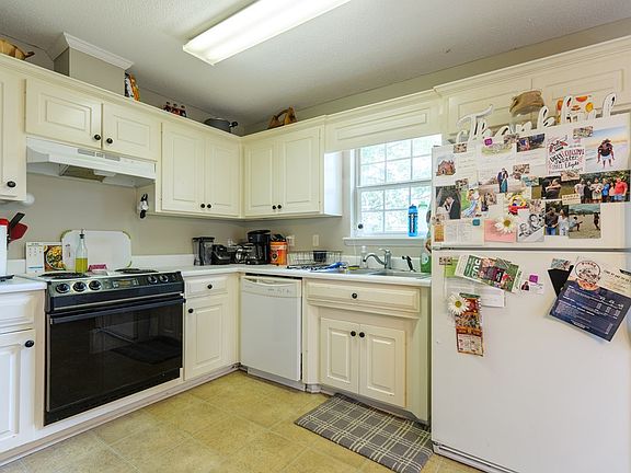 5th image of 3810 Pondside Cir