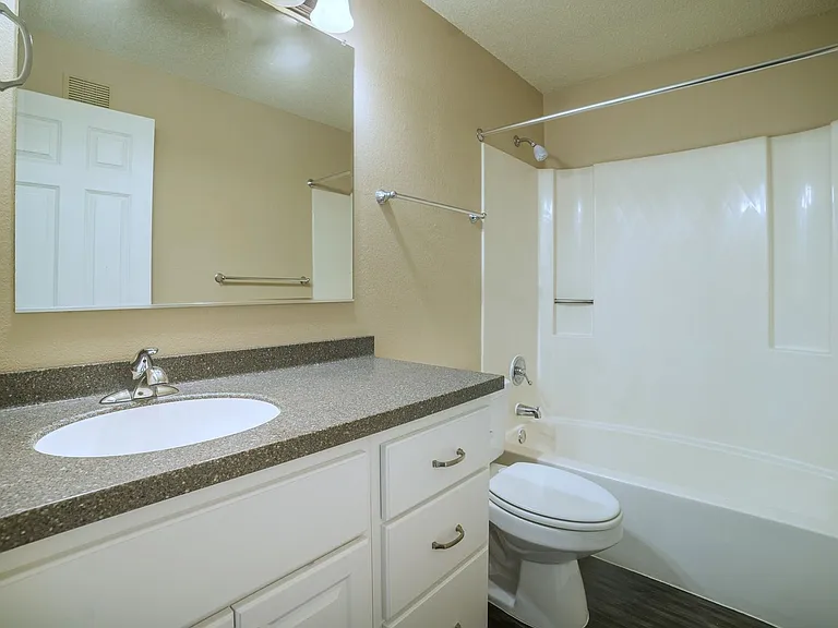 **Limited Time Special! Up to 3 Months Free Rent — Photo 21