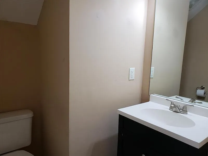 3 bed, 2.5 bath, 1488 sqft, $1,495 — Photo 4