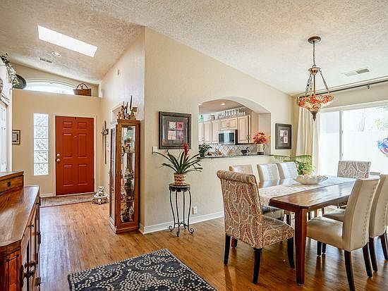 2nd image of 916 Calle Coronado SE