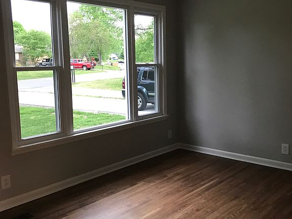 4th image of 271 Southburn Dr