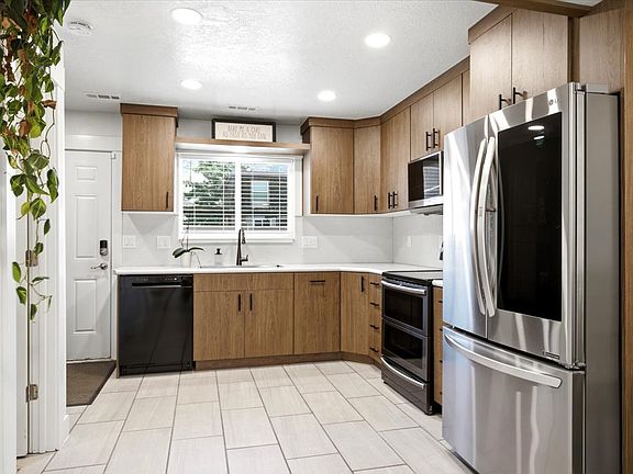 2nd image of 88 W 50 S Unit W5