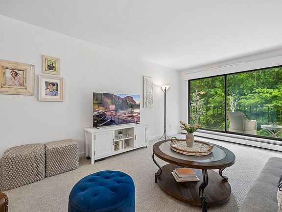 5th image of 215 Barry Ave S APT 218