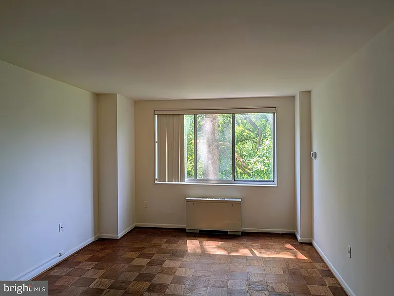 10401 Grosvenor Pl #310 — Photo 12