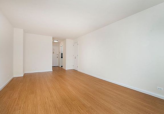 4th image of 211 W 56th St #F36