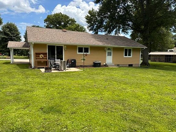 3rd image of 706 Oak Dr