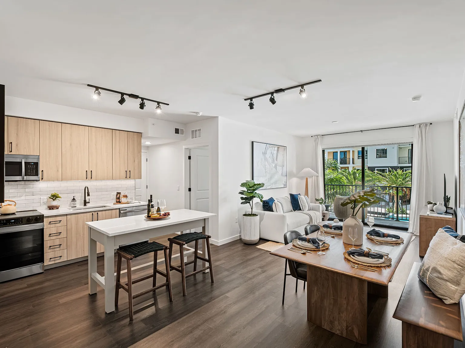 Manor Riverside — Photo 4