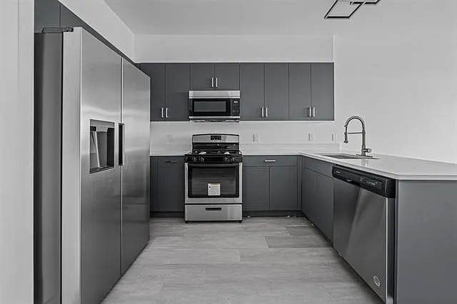 43-45 W 32nd St #406 — Photo 2