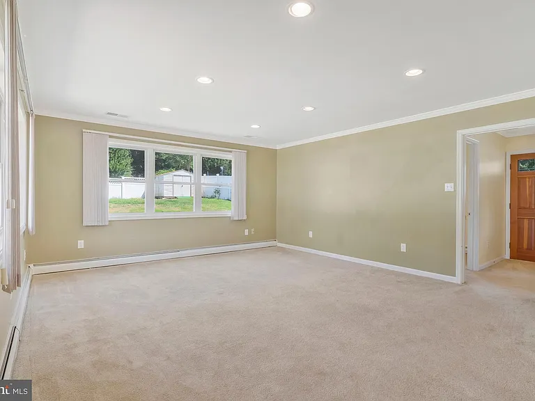 304 Patrick St SW — Photo 15