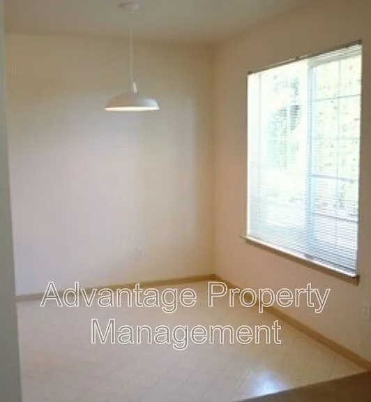 739 Jackson St W #4 — Photo 6