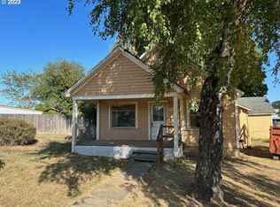 210 N 3rd St, Carlton, OR 97111