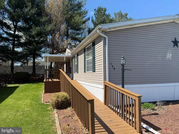 130 Greenbriar Cir, Lancaster, PA 17603