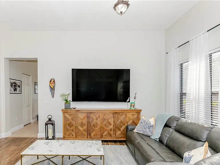 5104 Salerno St — Photo 6