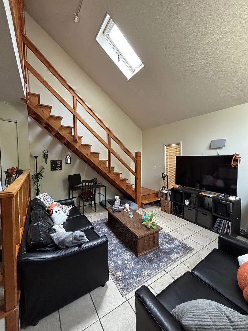 109 N Busey Ave — Photo 2