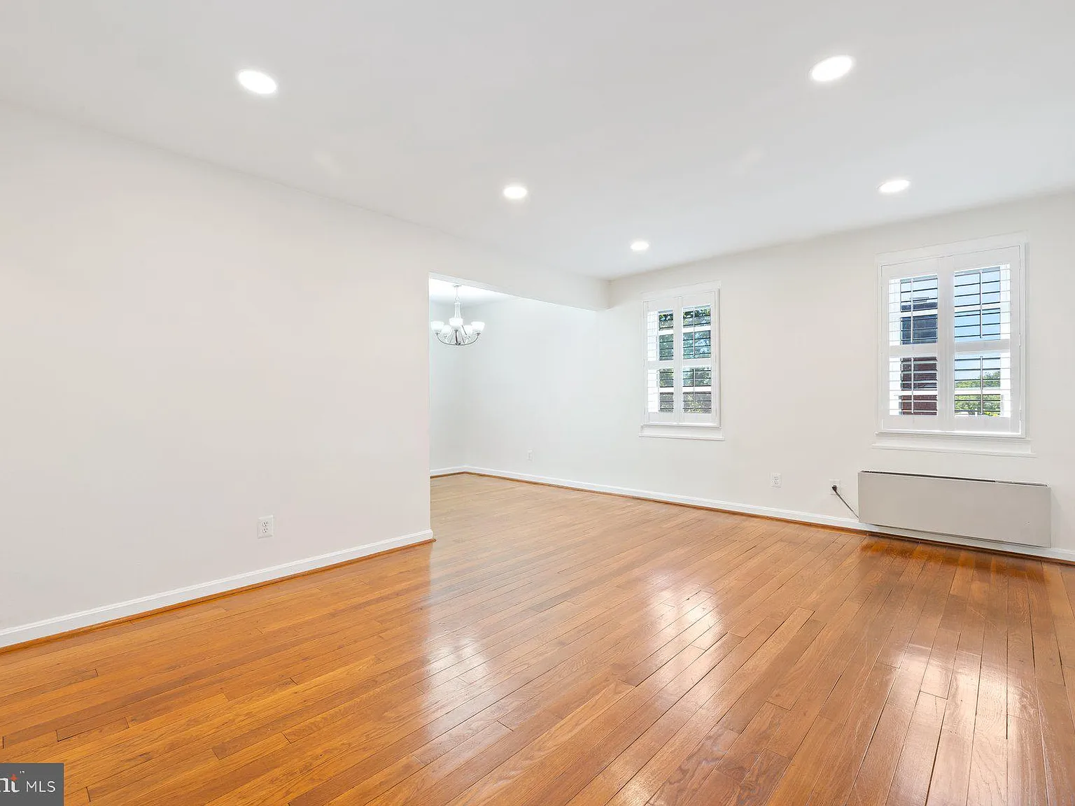4822 Chevy Chase Dr — Photo 4