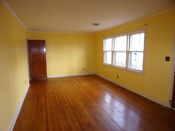 2nd image of 3100 Parkwood Dr