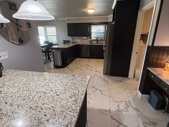 5th image of 3418 39th St