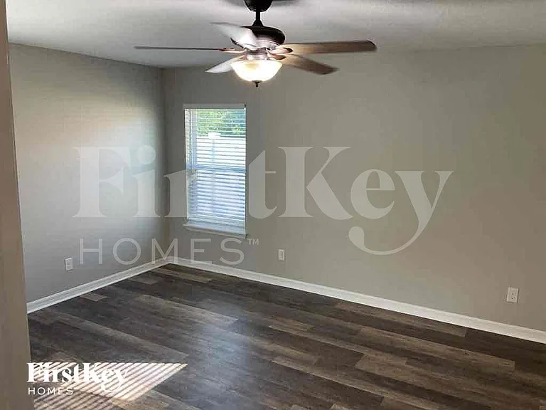121 Alexandria Cir — Photo 8
