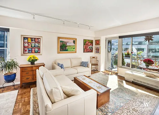 Sold by Warburg | media 1