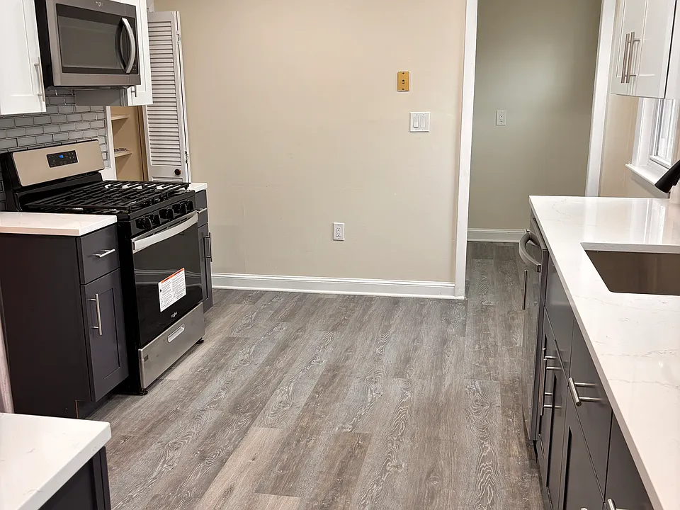 72 Edward St #1