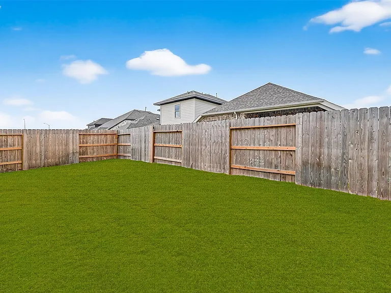 5019 Bowen Prairie Dr — Photo 49