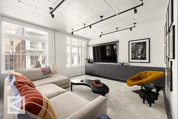 Living room, photo 2