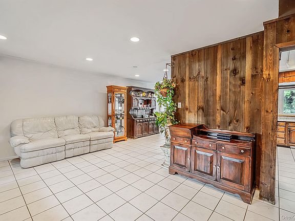 4th image of 11 Carrol Place