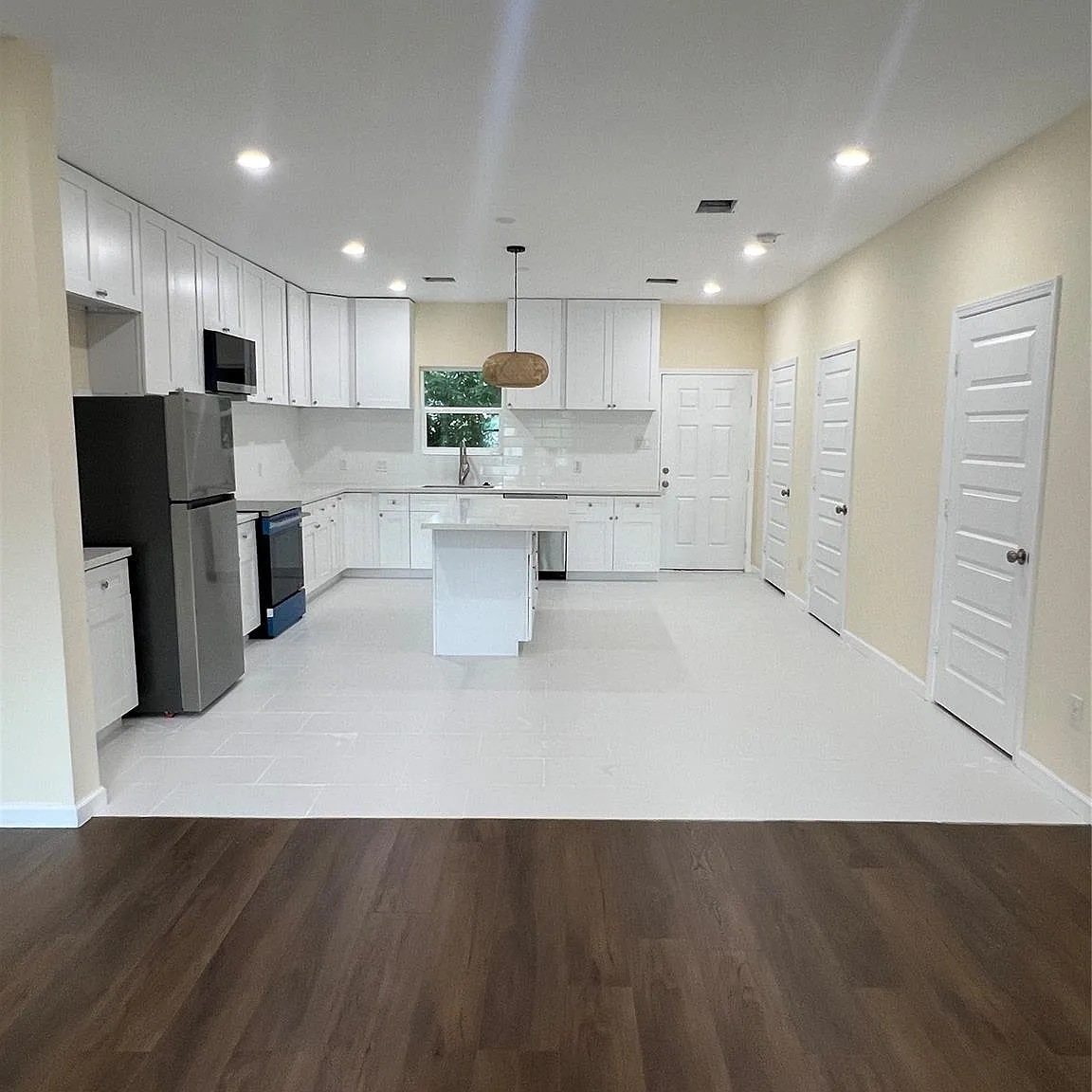 3 bed, 2.5 bath, $2,200 — Photo 3