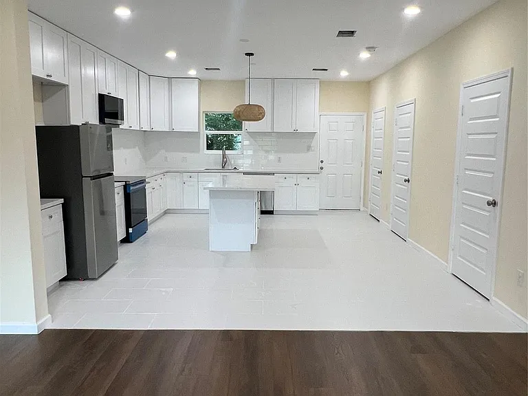 3516 Sparrow St — Photo 3