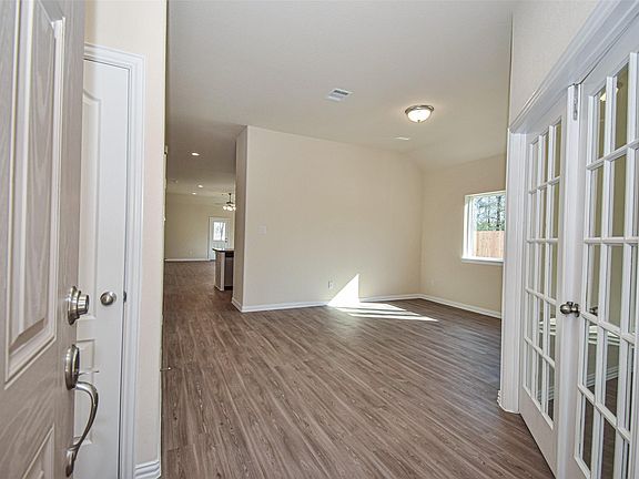3rd image of 18503 Railroad Ave