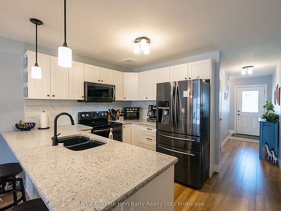 5th image of 49 McIntosh Cres