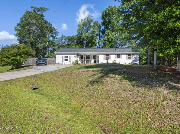 302 Richelieu Road, Wilmington, NC 28412