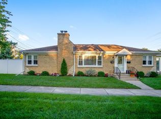 8001 N Elmore St, Niles, IL 60714