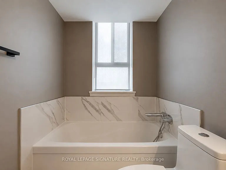 801 King St W #1113 — Photo 10