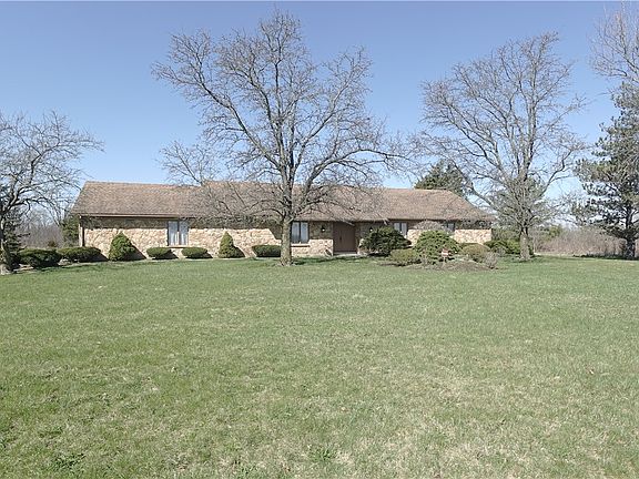 3rd image of 2511 N Snyder Rd