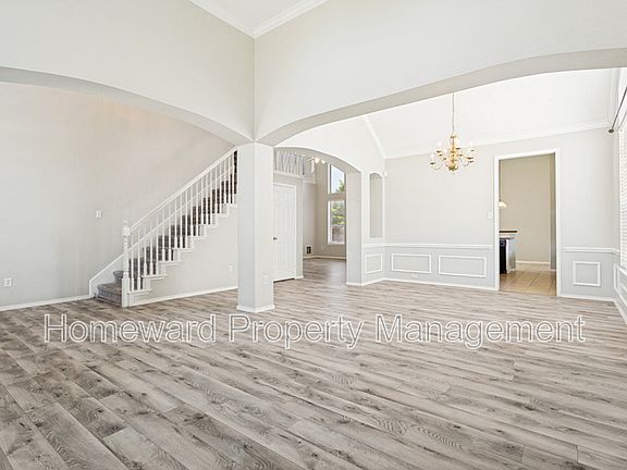 2nd image of 534 Hackberry Dr
