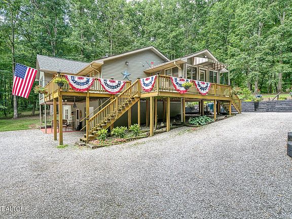 3rd image of 381 Woodland Trl