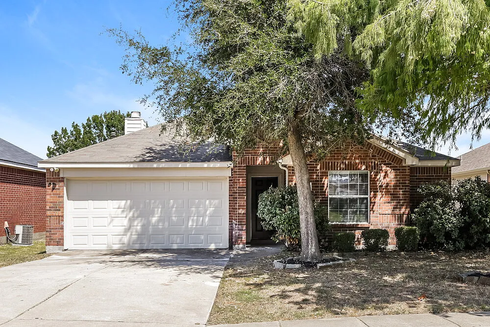 4 bed, 2.0 bath, 1763 sqft, $1,905 — Photo 1