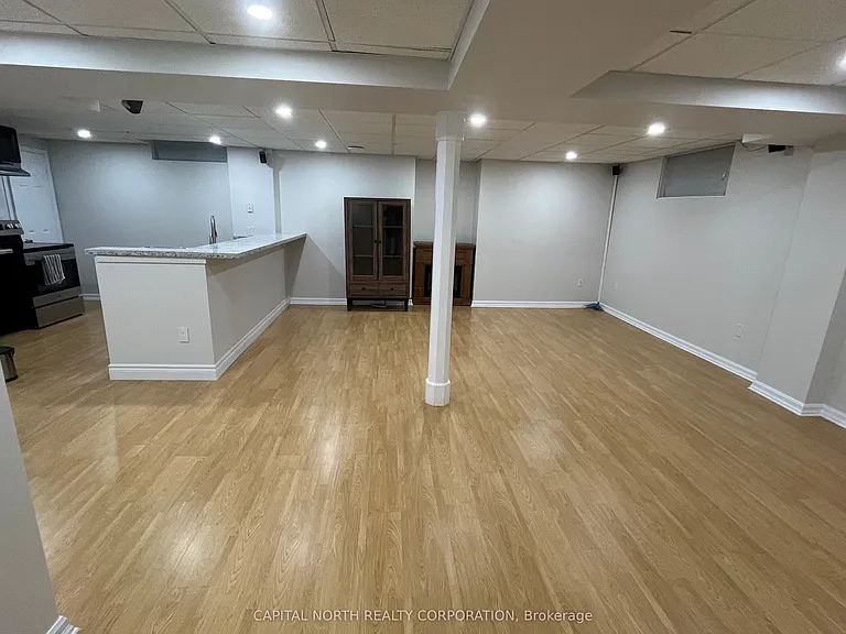 37 Robertson Close #BASEMENT — Photo 3