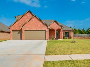 1304 N Vicksburg Ter, Mustang, OK 73064
