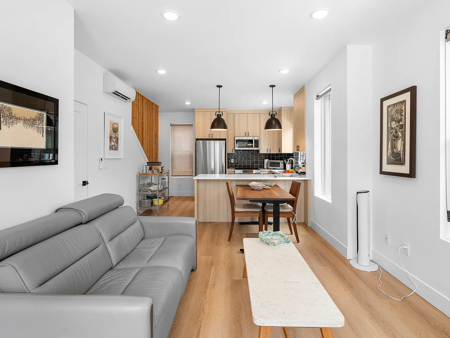 2 bed, 2.5 bath, 966 sqft, $3,200 — Photo 3