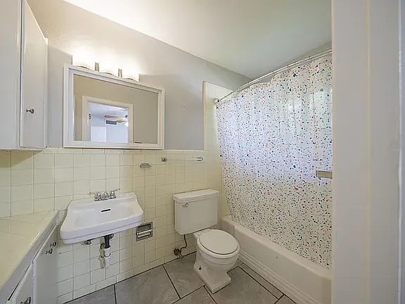 804 N Locust St — Photo 13