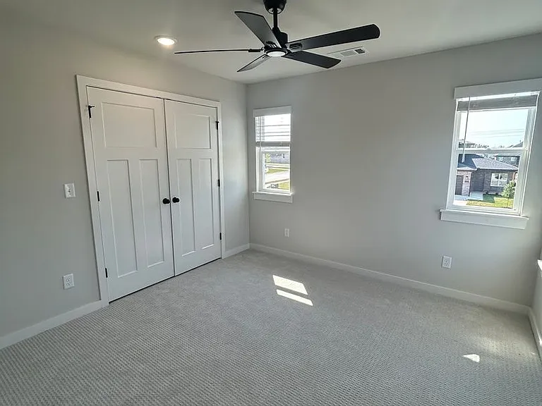 621-623 Cosmos St — Photo 16