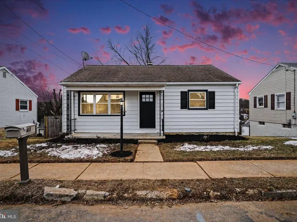 43 W High St, Windsor, PA 17366