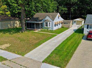30008 Beechwood St, Garden City, MI 48135