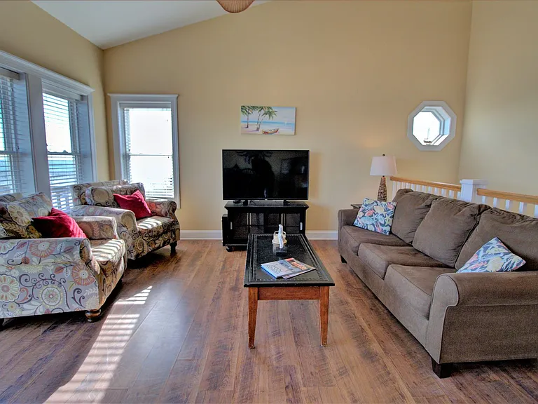 211 Goldsboro Dr — Photo 7