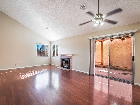 3rd image of 232 Dawn Isle Dr